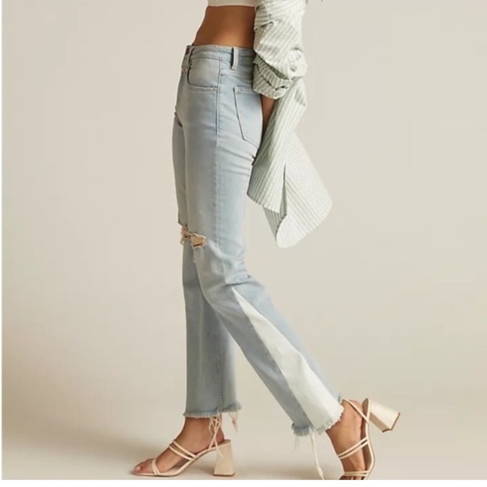 Closed Denim Baylin Straight Leg Jeans in Light Blue‎ with Ripped Hem